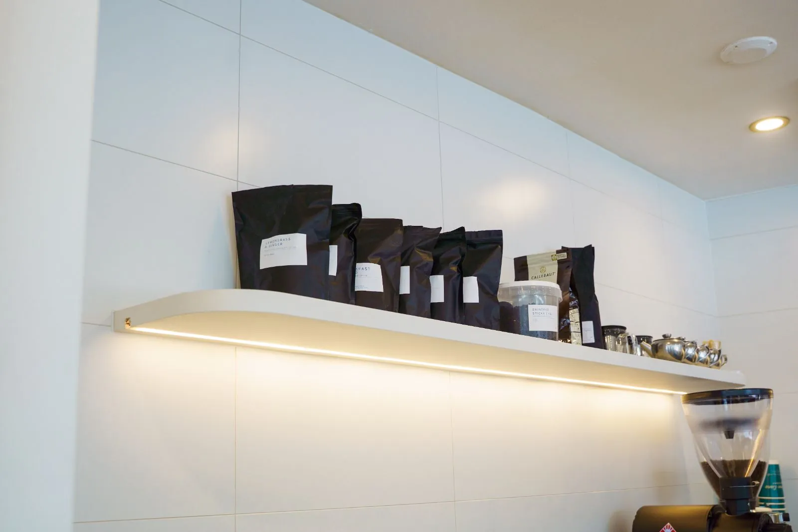 Floating shelf with warm LED underlighting at Créma-Lane